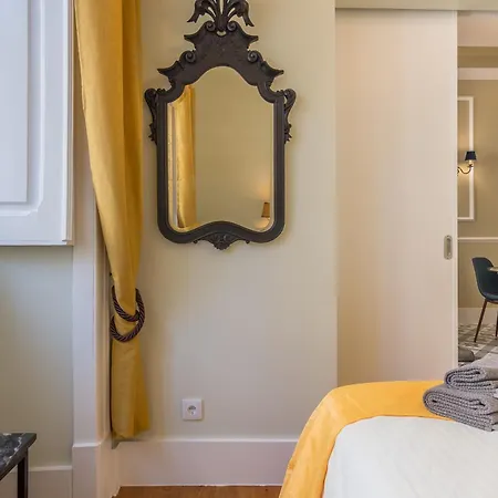 Apartment Renoviertes Jahrhundert In Der Naehe Des Schlosses Lisbon